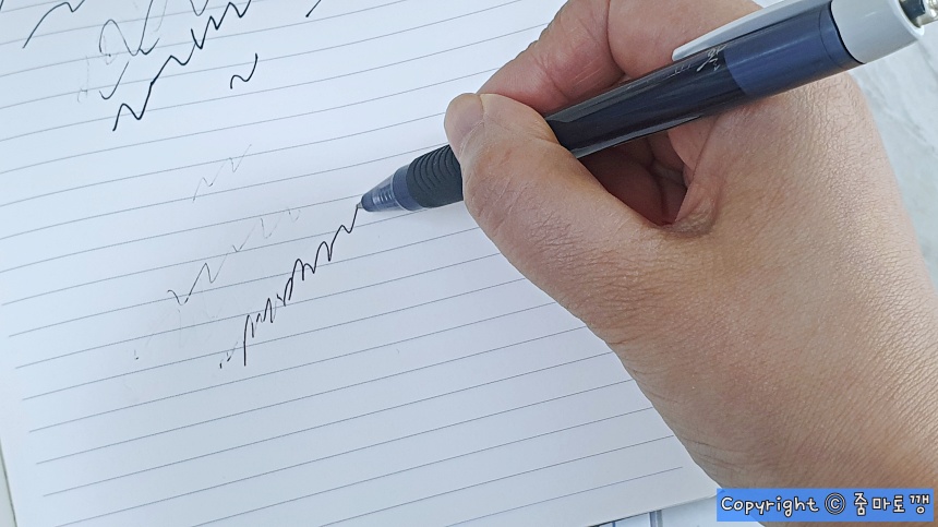 잘-써지는-볼펜