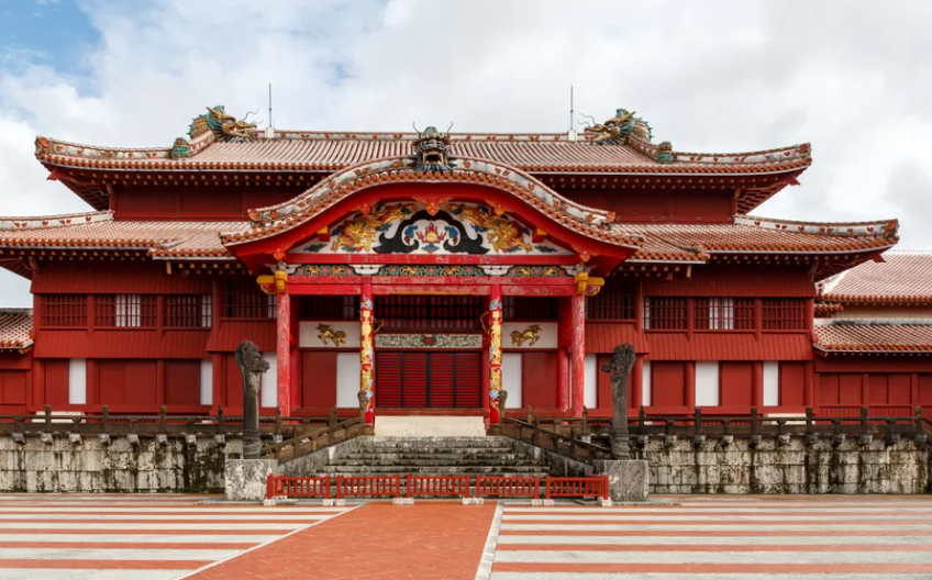 붉은 슈리성 정면에서 찍은 사진