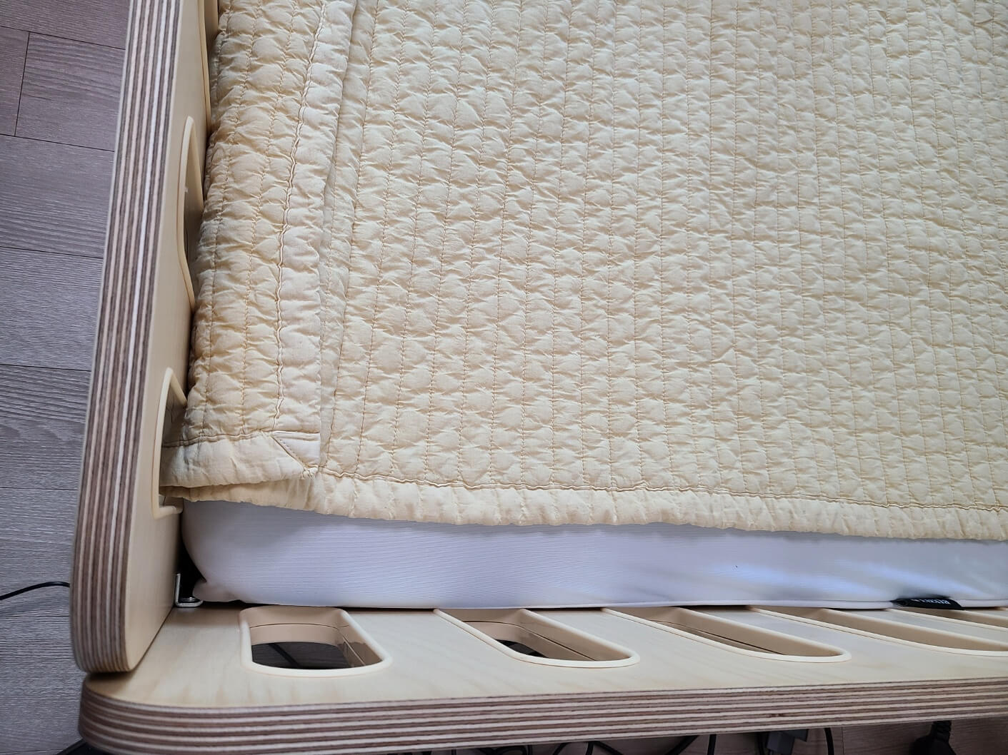 다하홈 저상형침대프레임 모서리