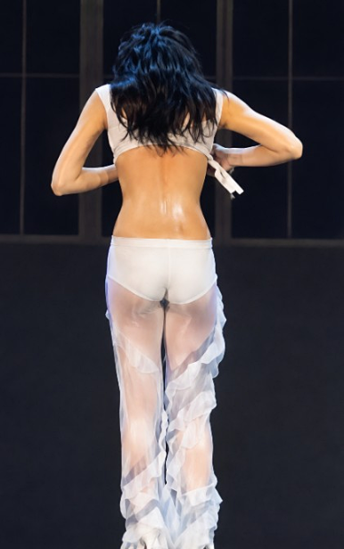 제니 무대 위 오열
