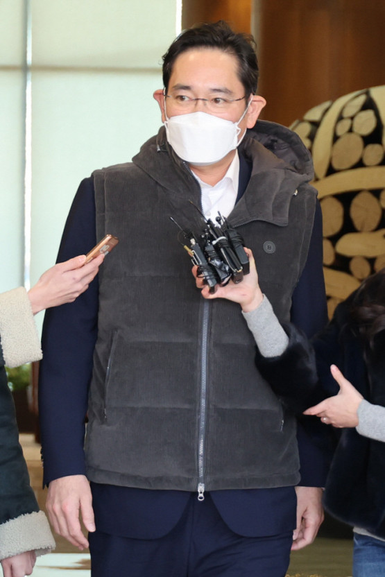 이재용 패딩조끼