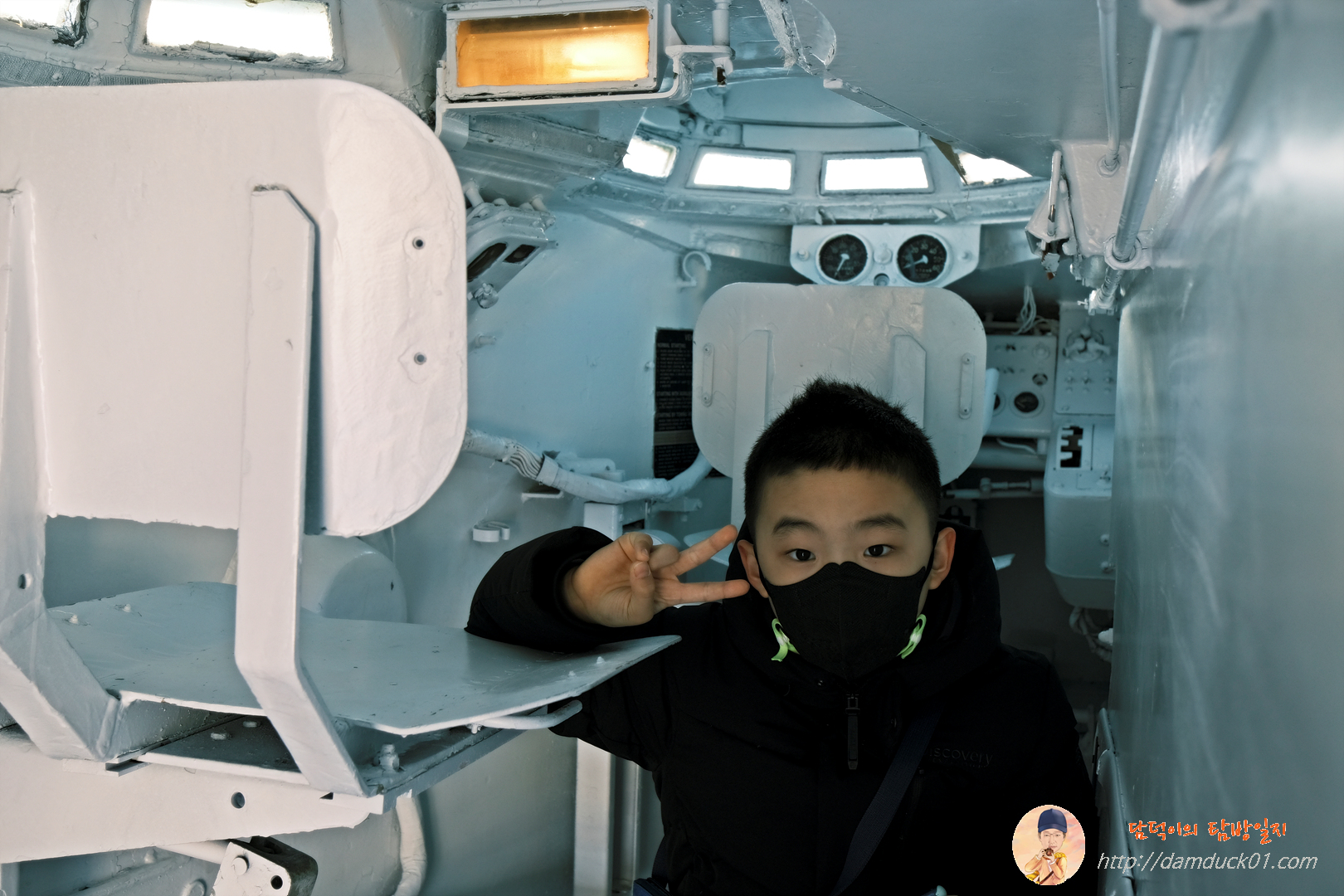 장갑차 탑승한 가람