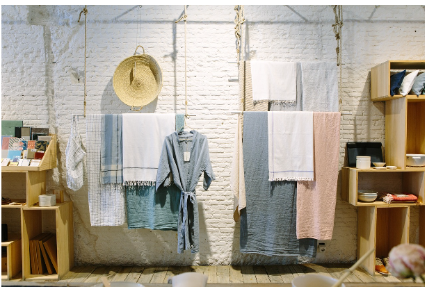 카페 속 대화에서 줍는 단어의 온도