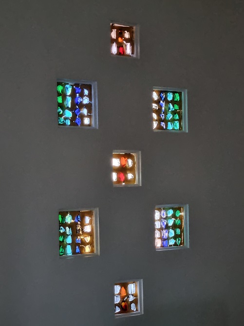 성령 칠은을 표현한 유리화 같습니다.