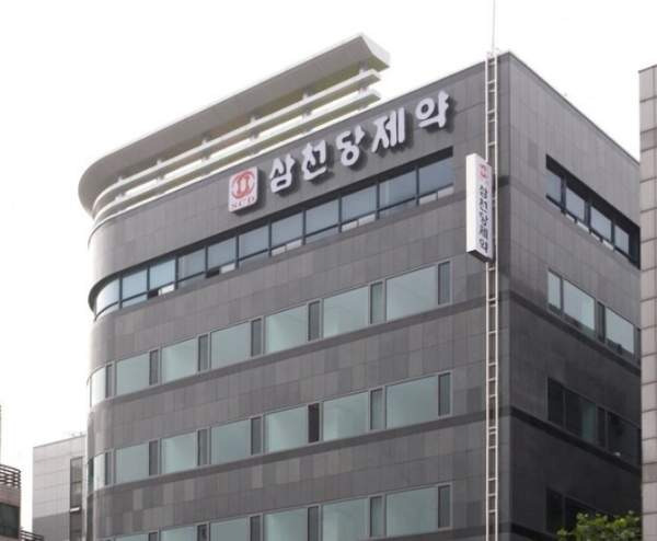 삼천당제약, 삼천당제약 하한가, 불성실공시법인 지정 예고, 전인석 대표, 15조 매출 전망, 리벨서스 제네릭, 위고비 제네릭, 코스닥 대장주, 황제주 반납, iM증권 애널리스트, 주가조작 의혹, 블록딜, 마일스톤 계약, 바이오주 폭락, 삼천당제약 공시, 한국거래소, 경구용 세마글루타이드, 비만치료제 관련주, 삼천당제약 주가 전망, 투자 유의사항