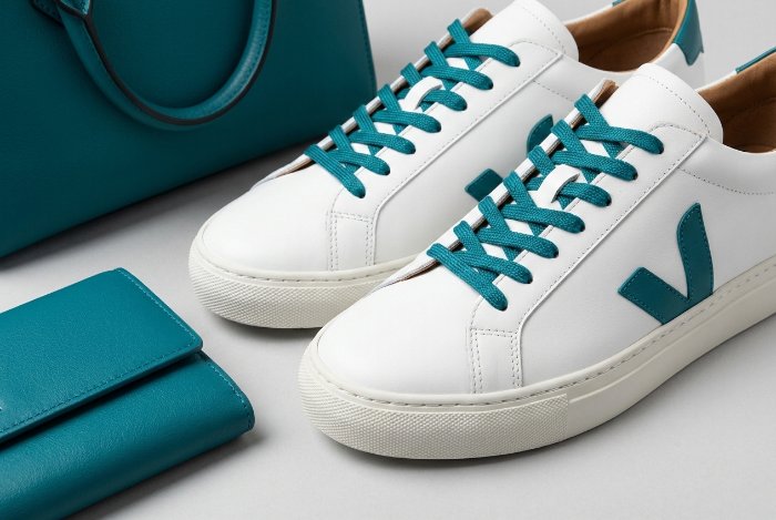 2026년 잡화 시장을 주도할 트랜스포머티브 틸 포인트 컬러 스니커즈와 액세서리