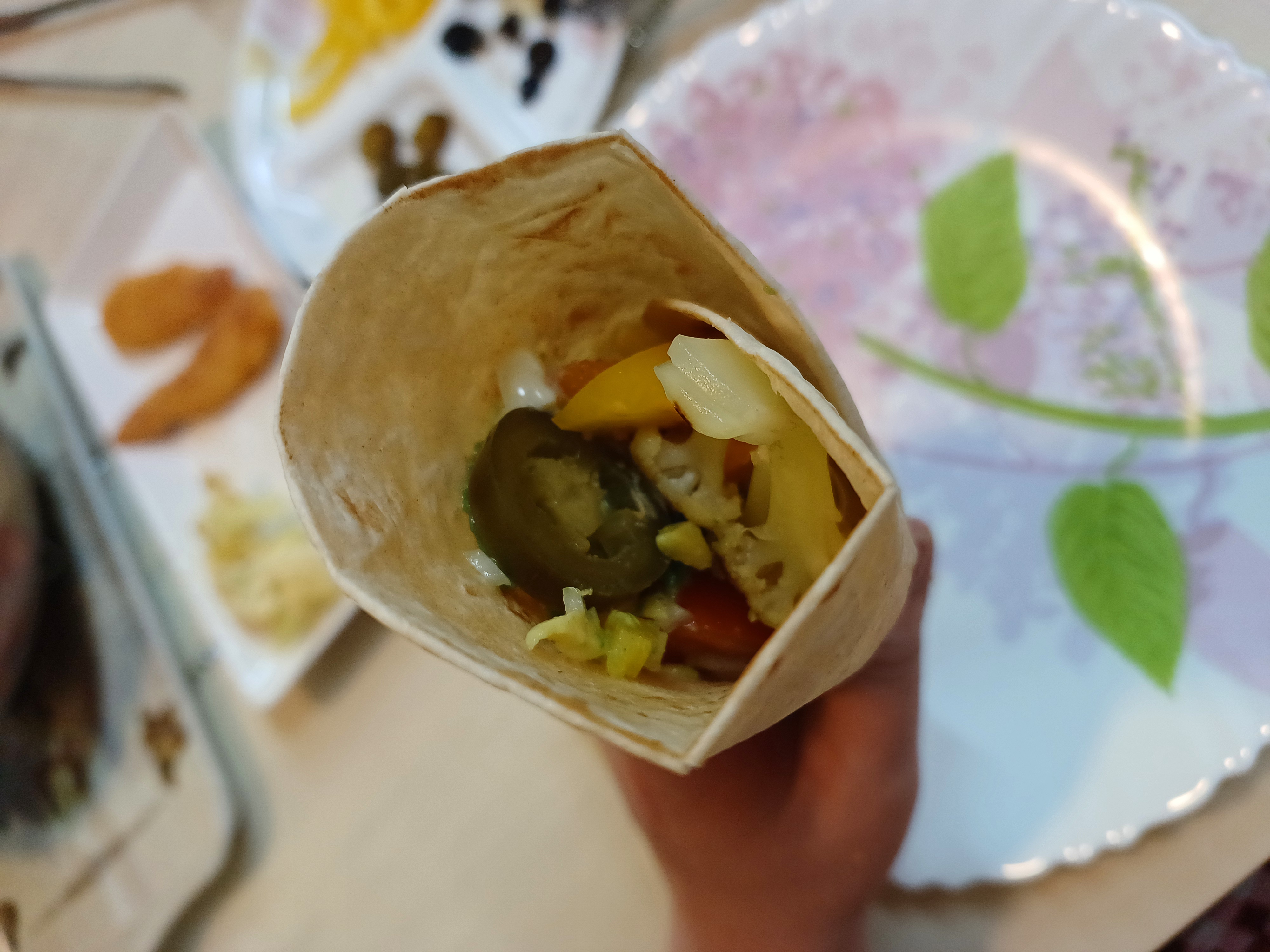 건강하고, 야채 가득 스낵랩 완성