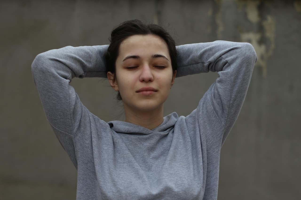 환절기 피로가 쉽게 사라지지 않는 이유&amp;#44; 중장년층이 특히 조심해야 할 생활 습관