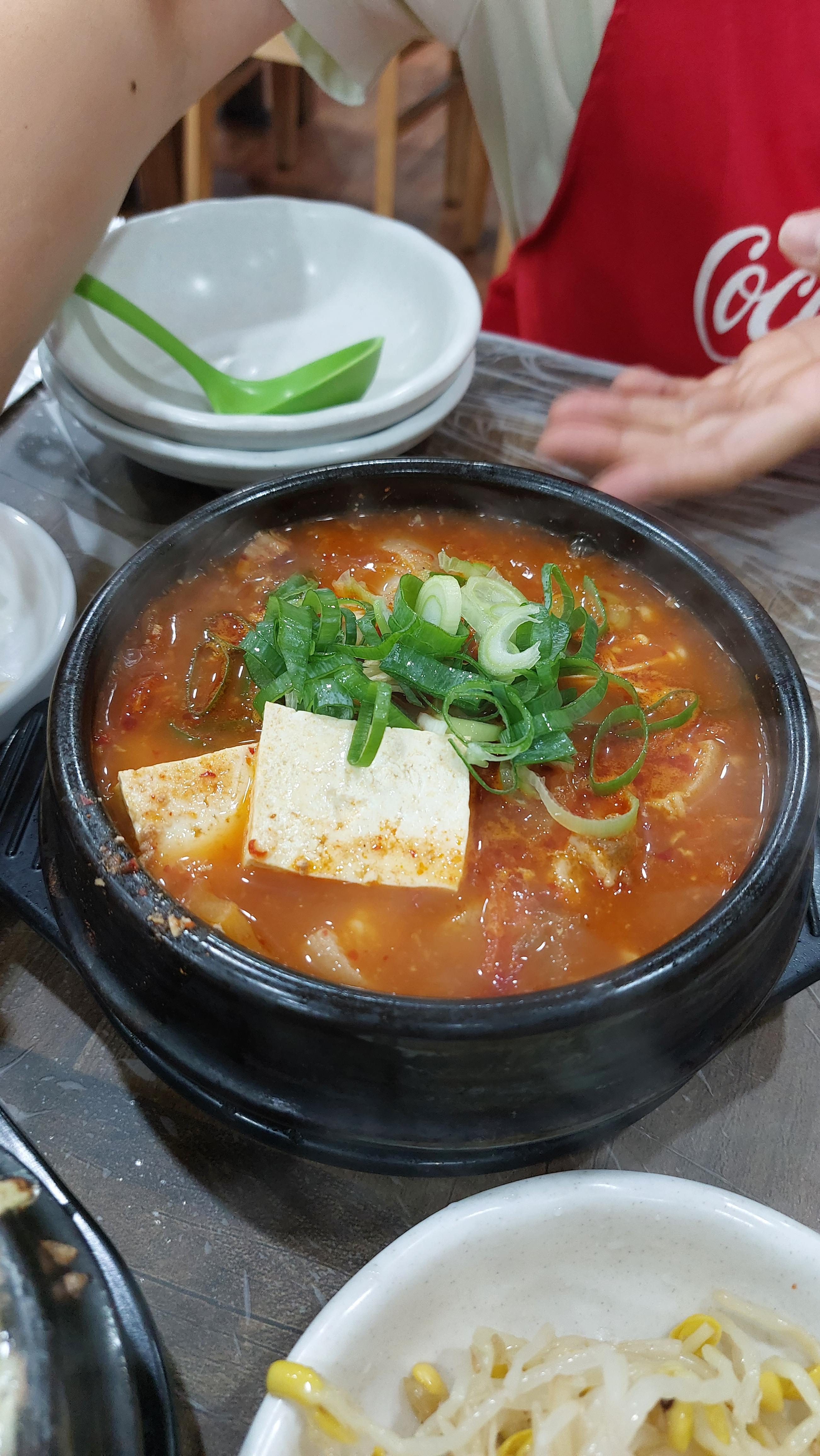 세트 메뉴 시키면 나오는데 김치찌개 너무나 맛있음