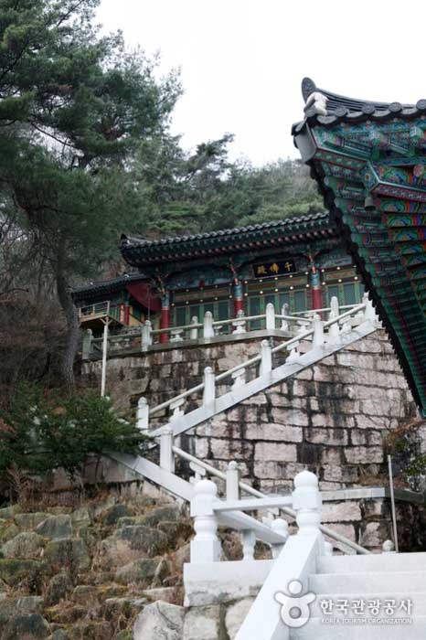 용암사-천불전