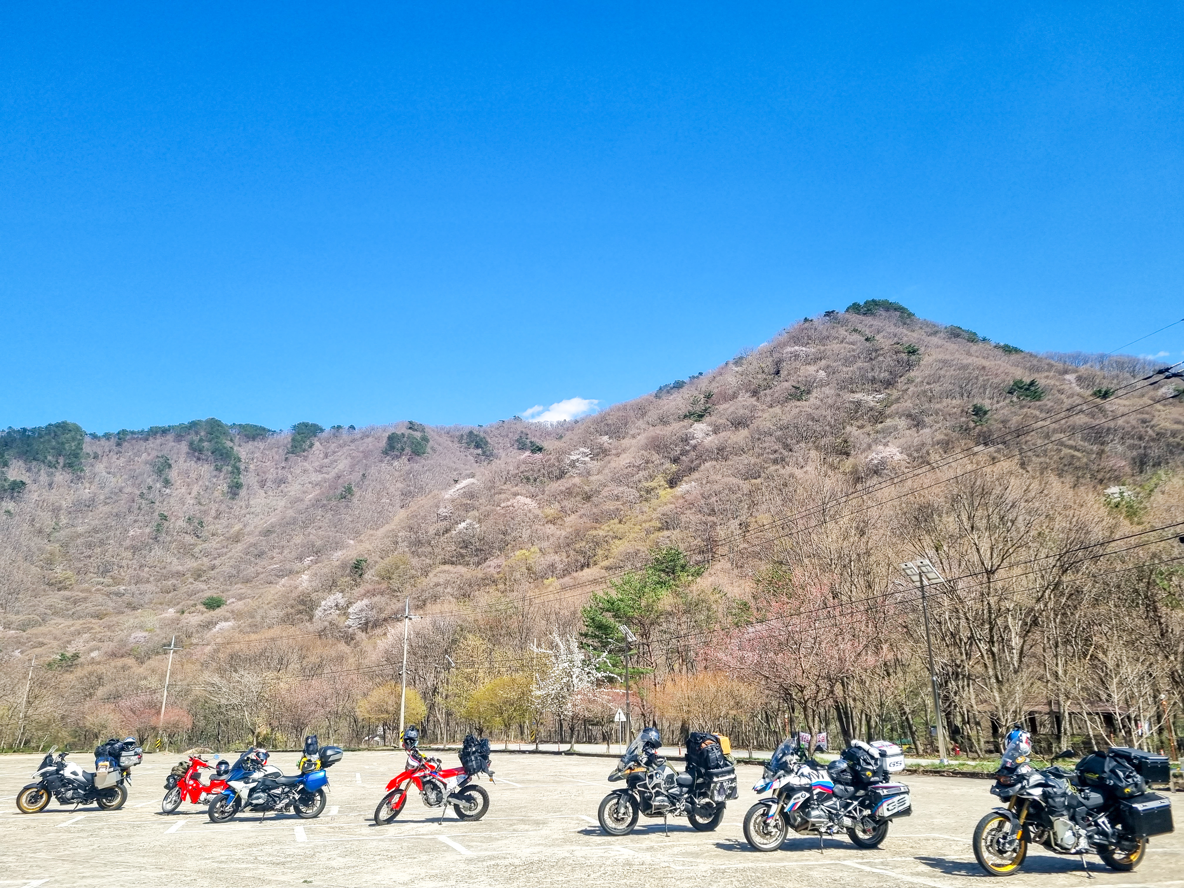 달궁힐링야영장 주차장