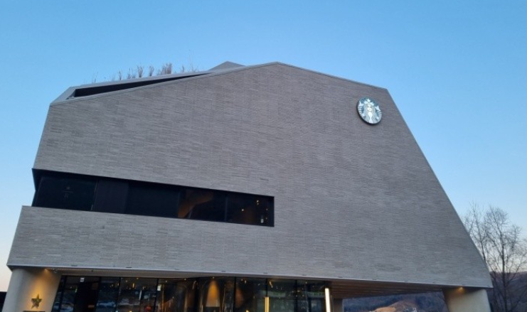 스타벅스 북한강R의 외부모습