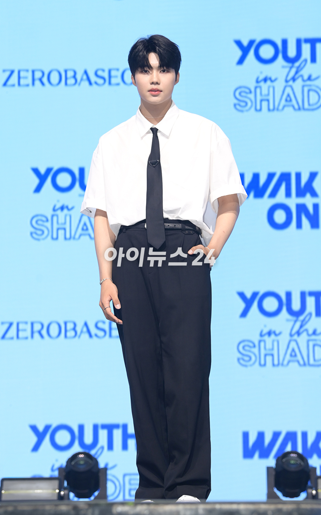 그룹 제로베이스원 박건욱이 10일 오후 서울 광진구 광장동 예스24라이브홀에서 열린 제로베이스원(ZEROBASEONE) 데뷔 쇼케이스에 참석하고 있다. [사진=정소희 기자]