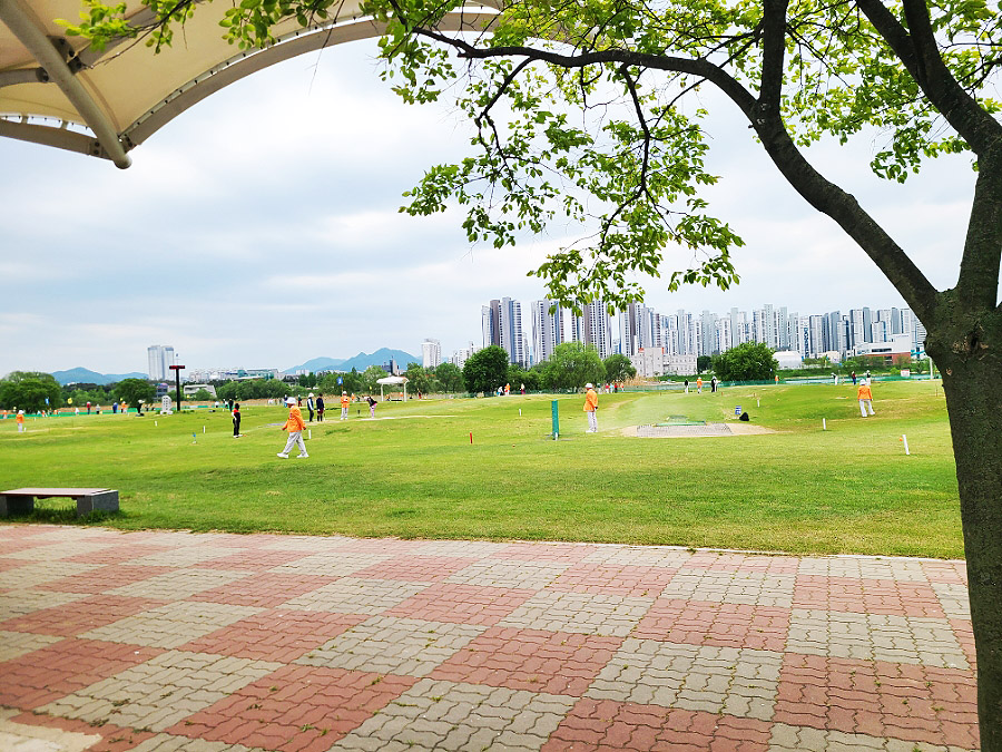 아산 이순신파크골프장. 충청남도 아산시 온천동 849 (곡교천시민체육공원 내)