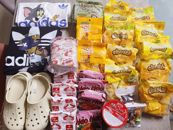 한 시장에서 산 전체 쇼핑 템