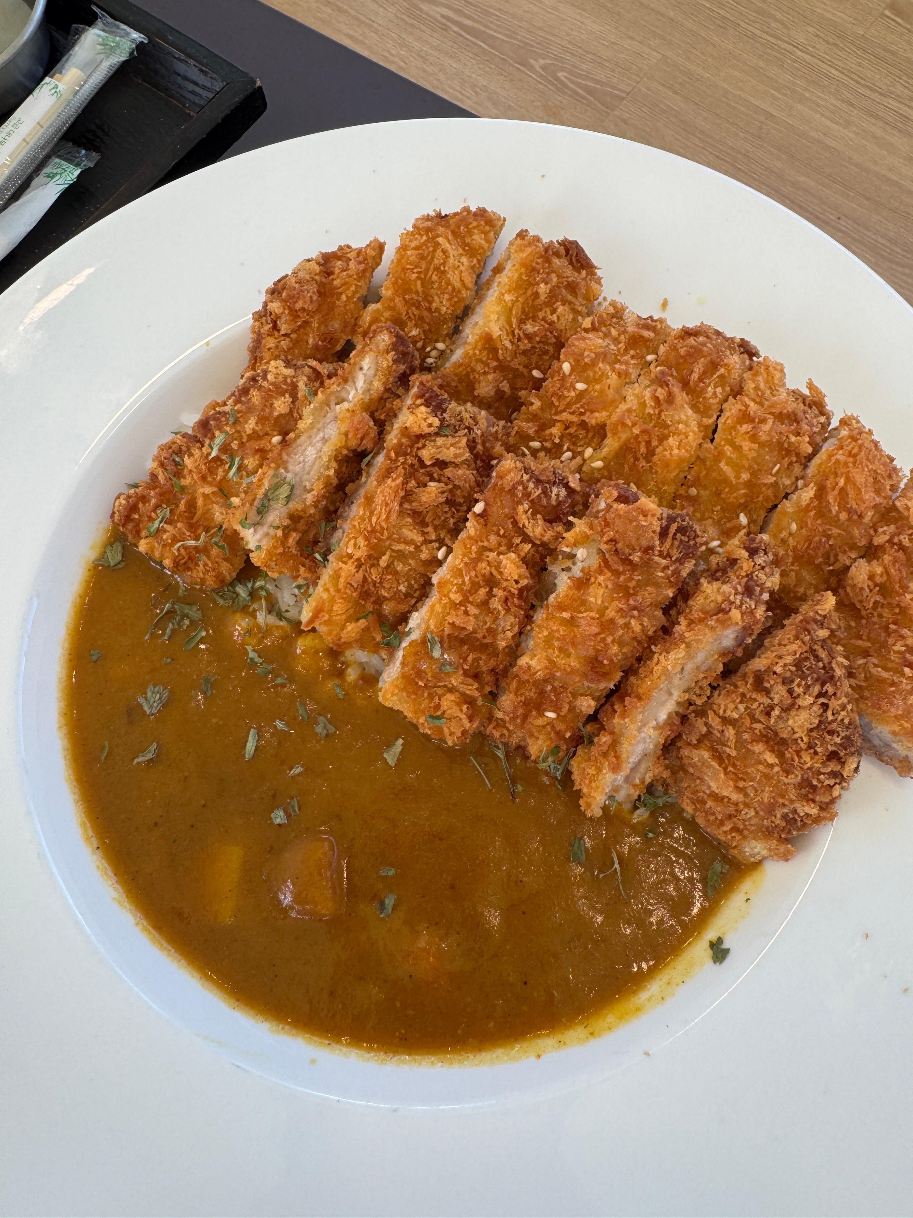 풀멍파크에서 주문한 카레돈가스