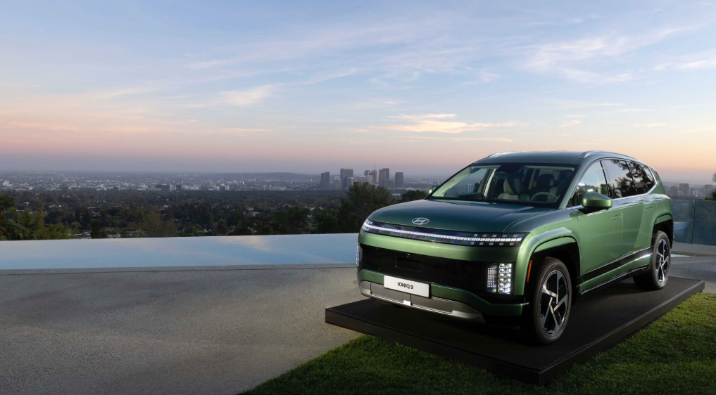 골드세테인 하우스에 전시되어 있는 아이오닉9 관련 이미지