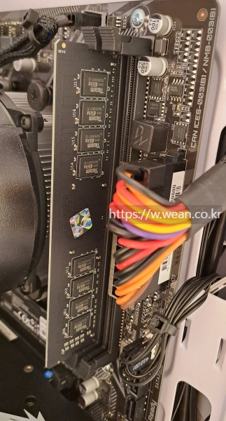 메모리카드가 장착되어 있어요.