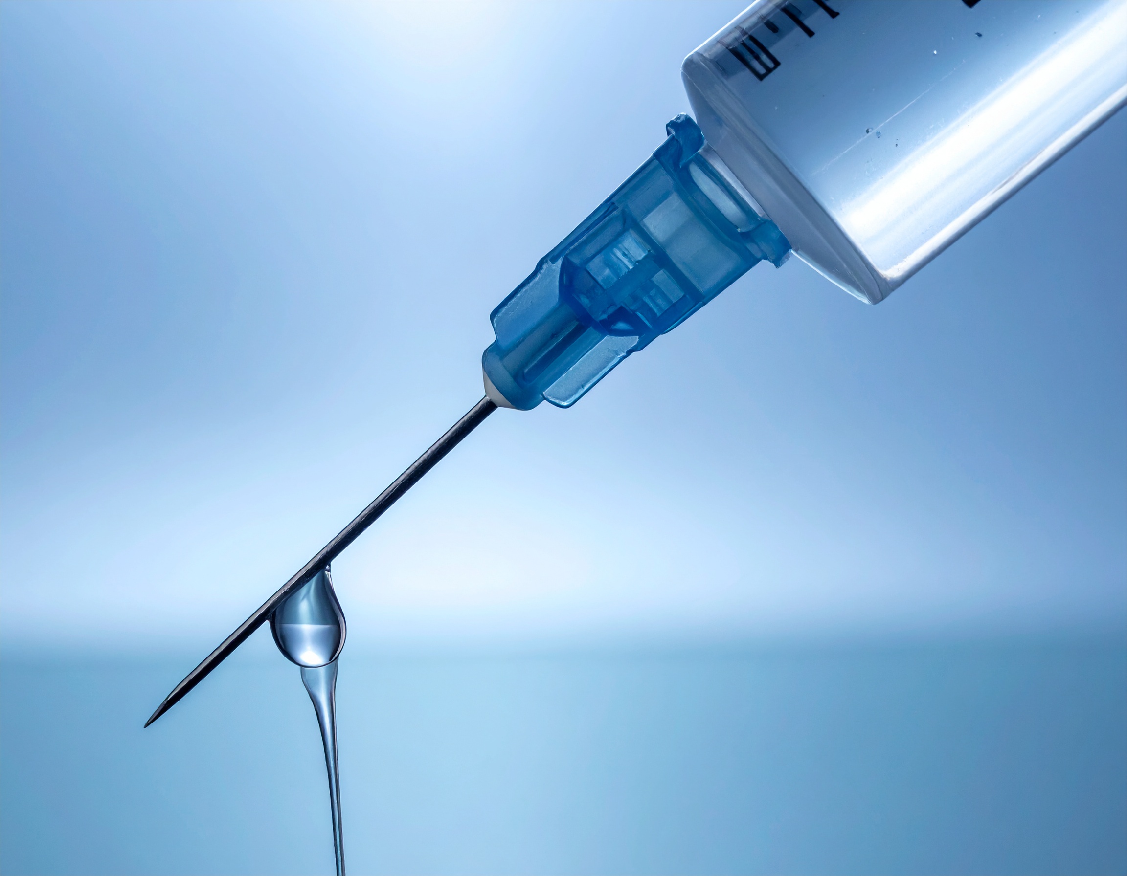 65세 이상 어르신 고용량 독감 백신인 에플루엘다 주사 접종 준비