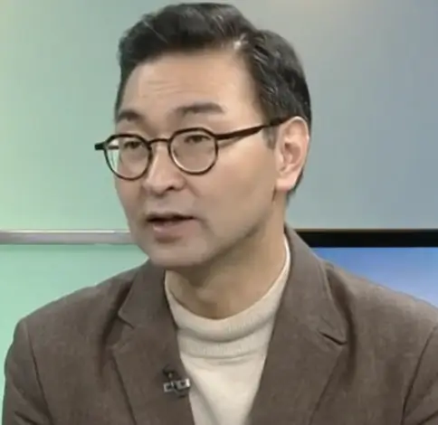 최영일 평론가