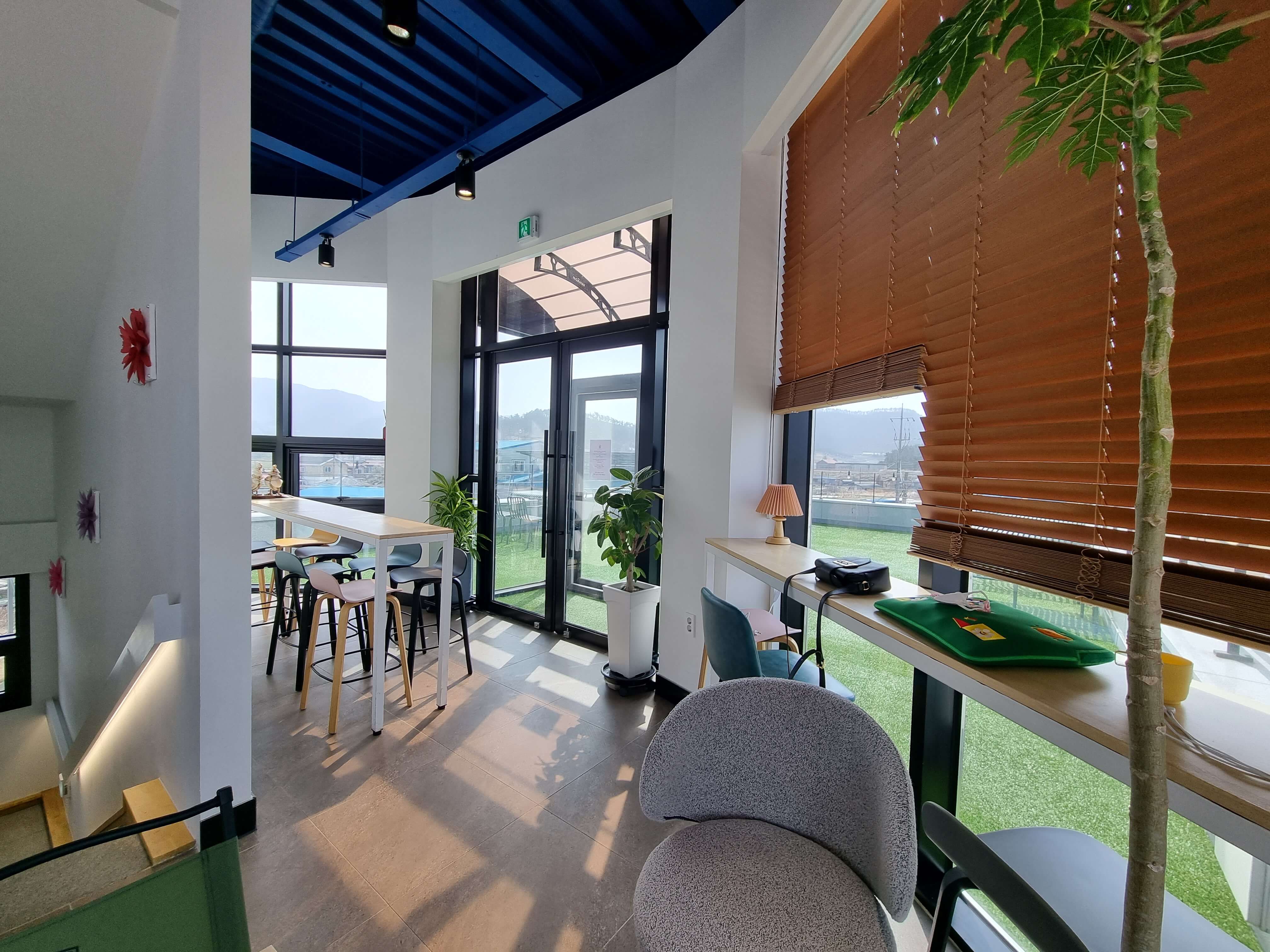 그라제격포카페 내부인테리어