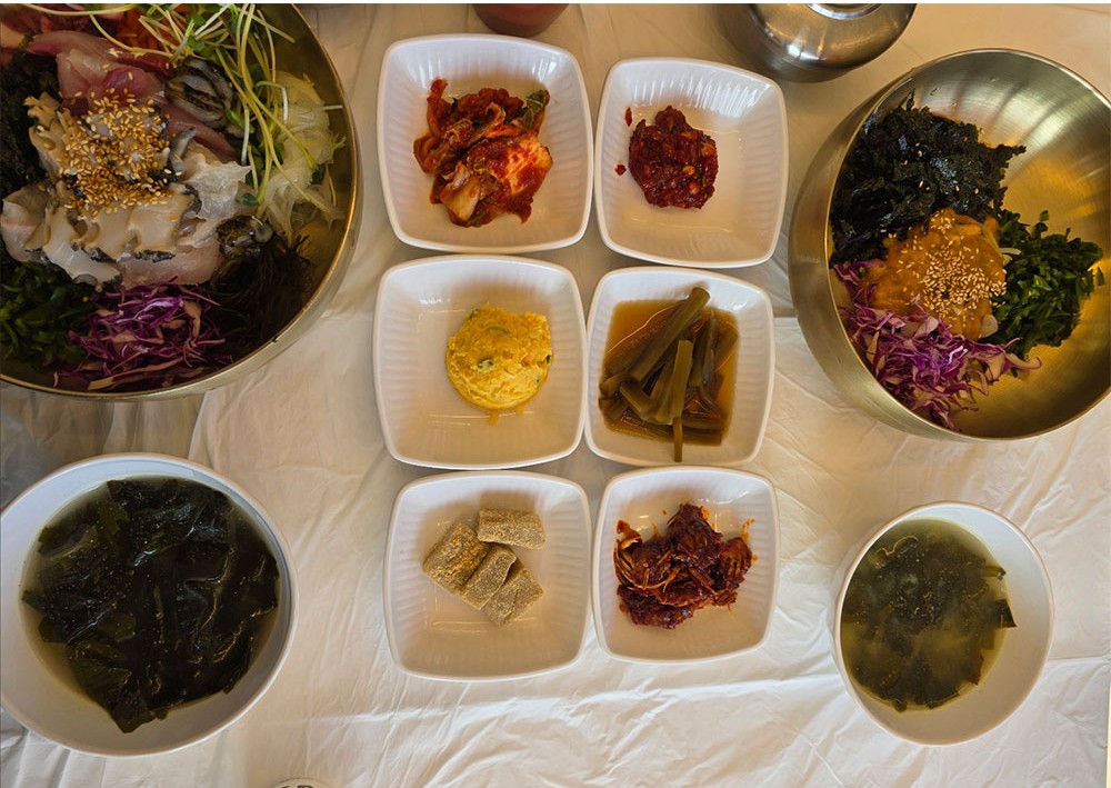 기본반찬과 미역국