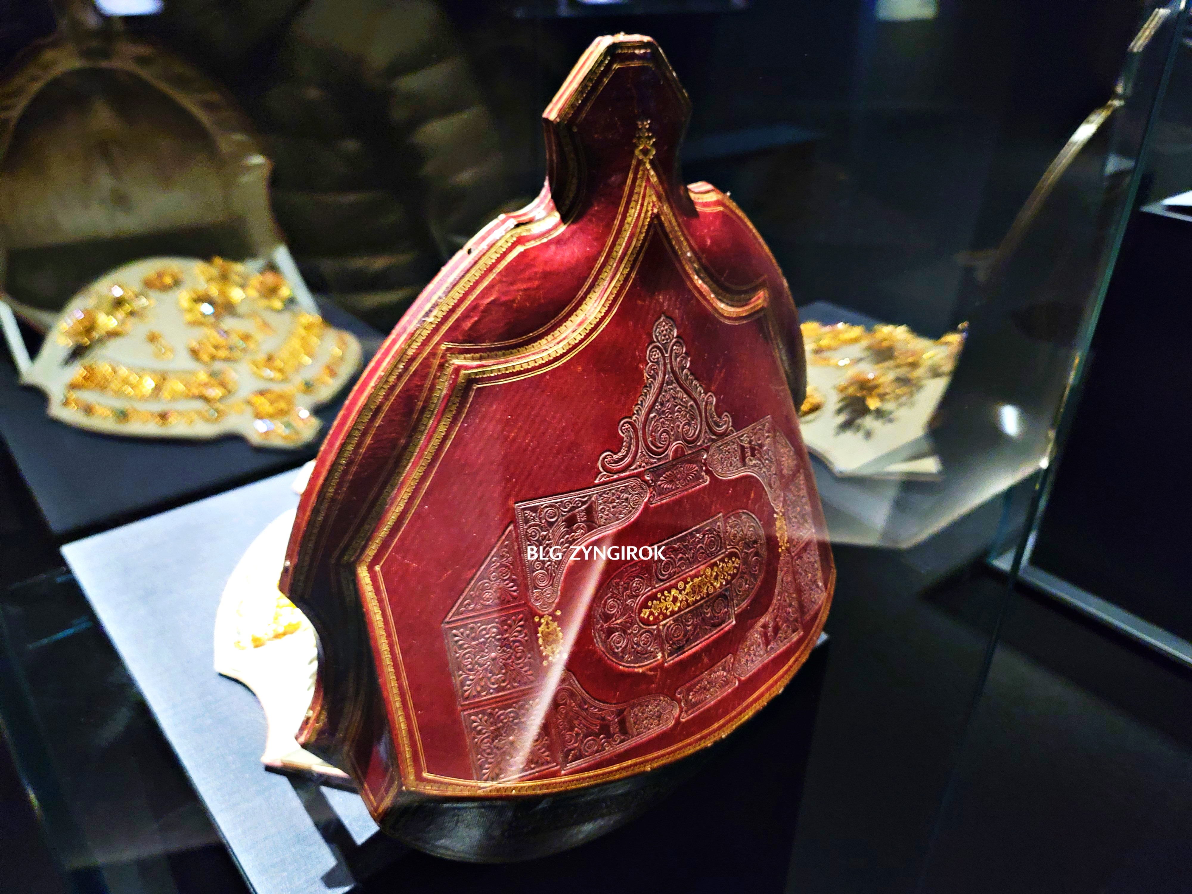 롯데타워 - 롯데뮤지엄 고혹의 보석 매혹의 시간 - 17에서 18세기 전시품 모습이다.