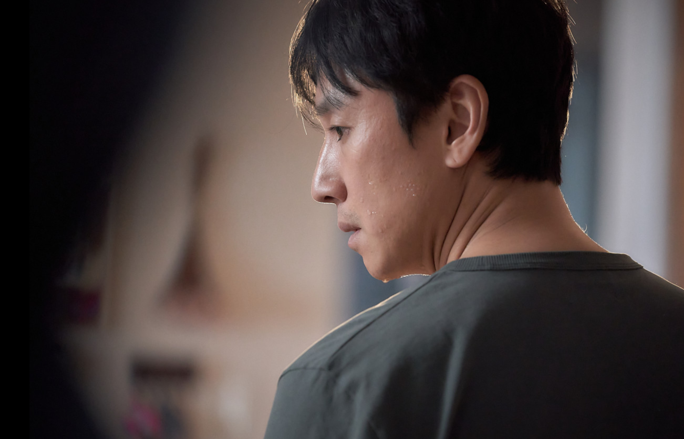 잠 영화 출연 이선균 사진