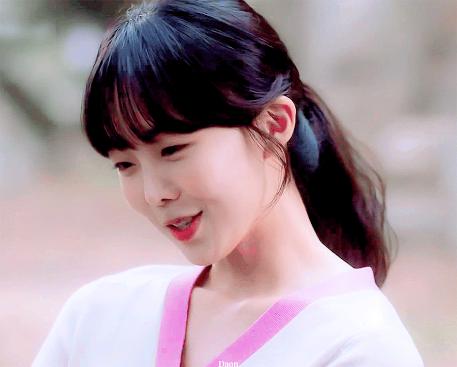 금새록 gif