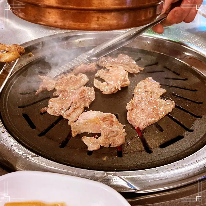 진심 가득 건강 담은 맛 광주 쌍촌동 맛집 추천 생방송투데이 꿀꽈배기 삼겹살 간장 오돌뼈 이베리코 목살 황제살 토치 불로 육즙을 가두다 오늘방송 고수뎐