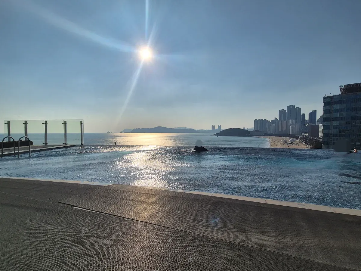 부산시그니엘-해운대-오션뷰-온수풀-수영장-따뜻할까