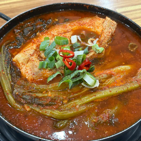 기다려야 제맛 갓김치찌개