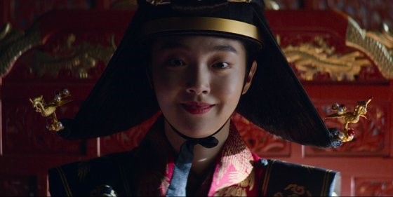 웃고 있는 김혜준 배우