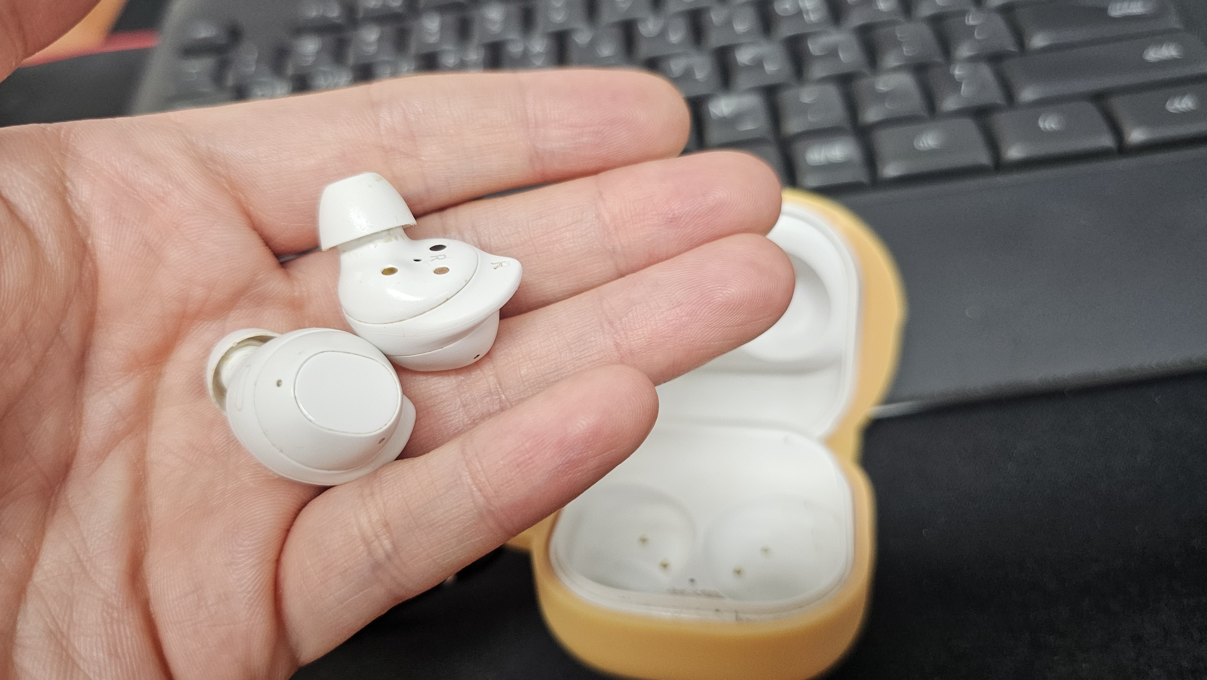 갤럭시버즈 한쪽만 배터리 담