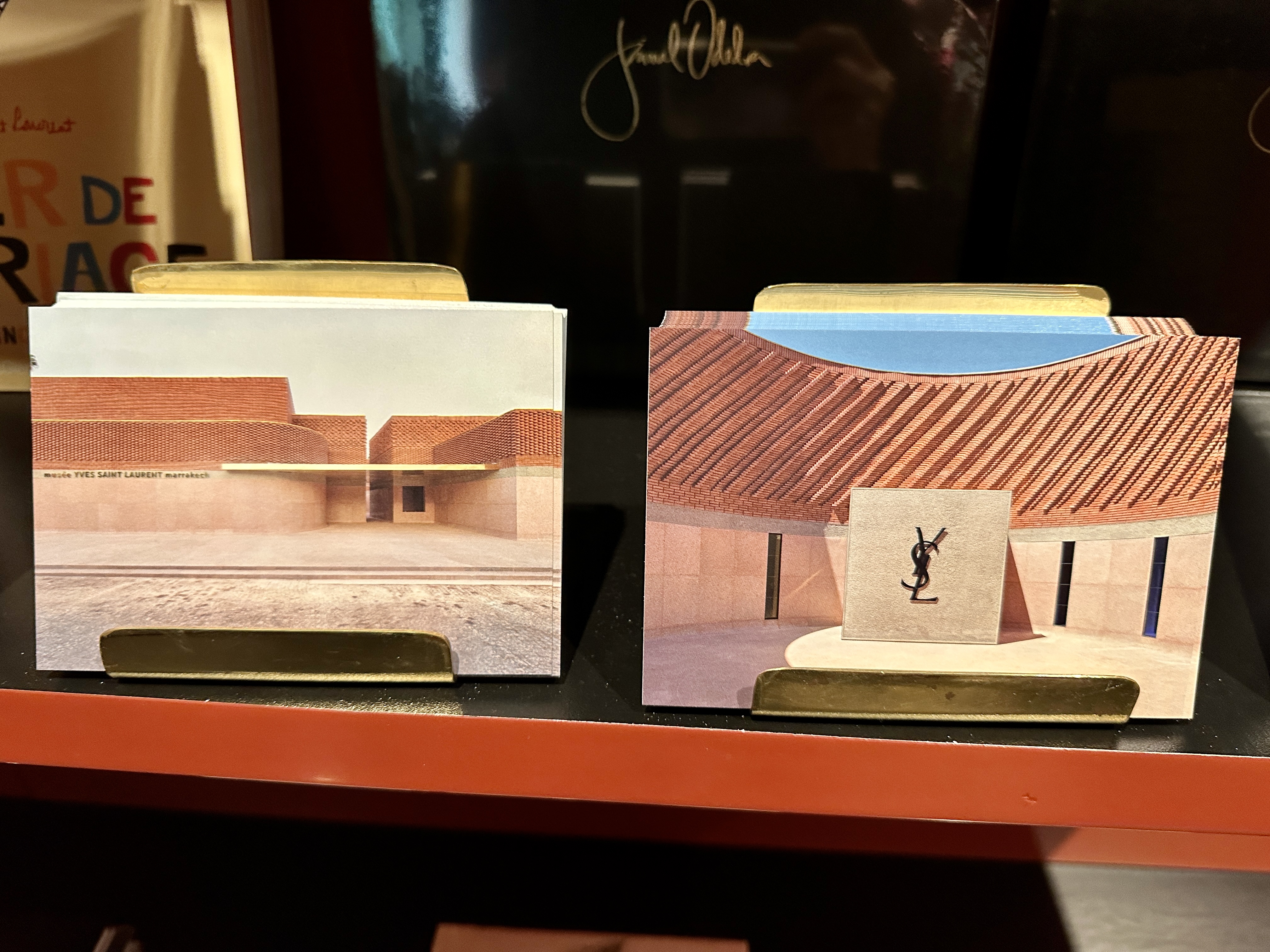 입생로랑 박물관 기념품 가게