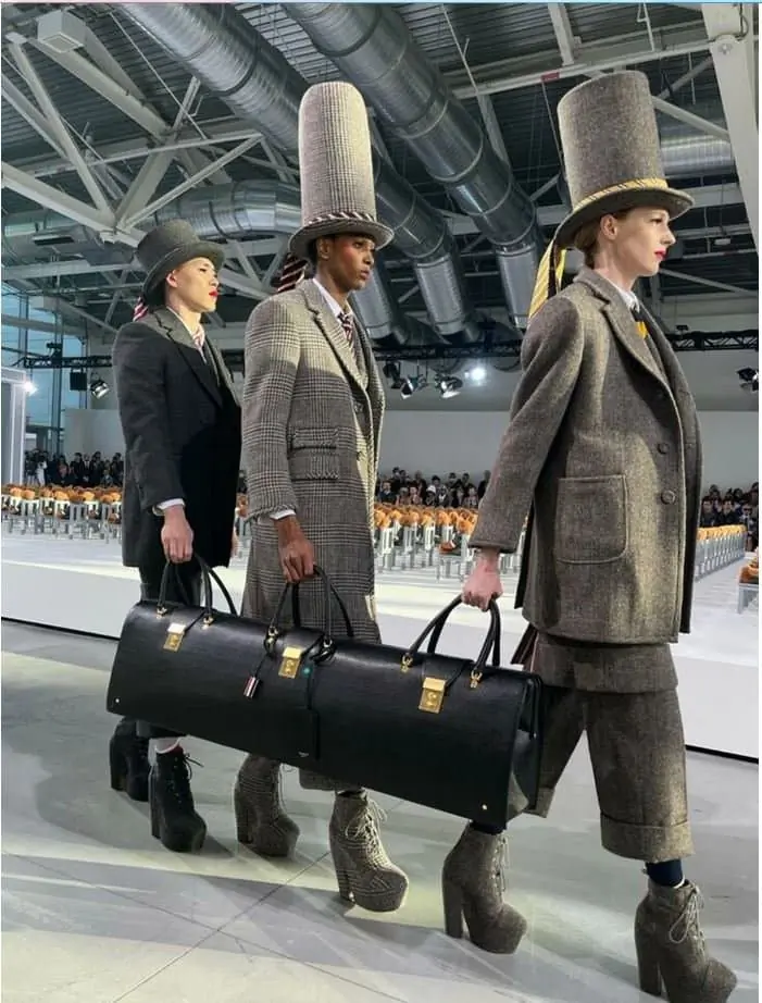 톰 브라운 남성 2022 가을 런웨이 컬렉션 패션쇼