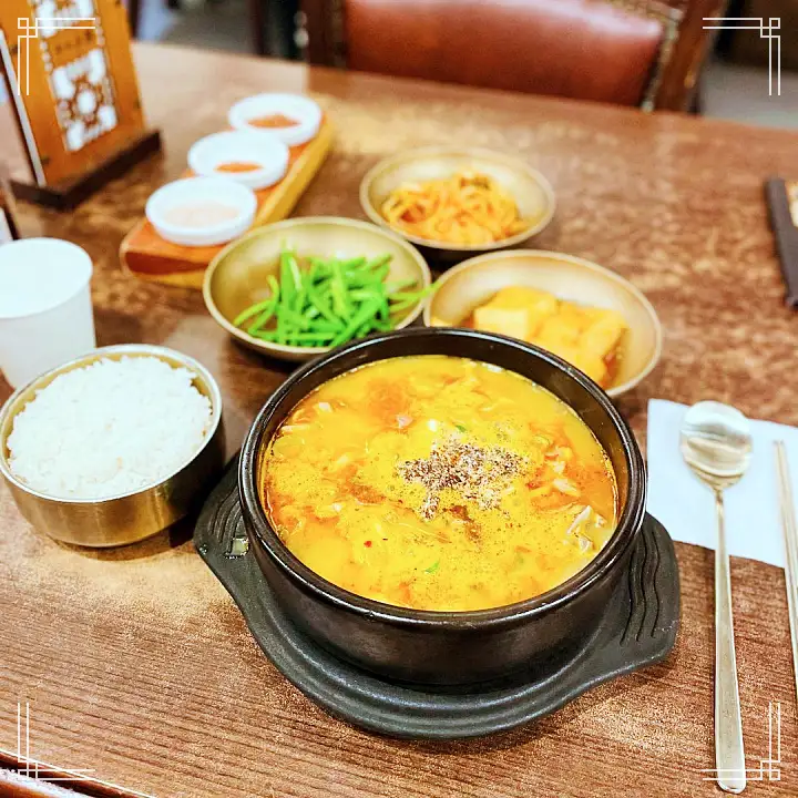줄서는식당 50회 엄현경 유재석 단골 4가지맛 모듬 순대 수육 오징어 숯불구이 육회 송파구 잠실 방이동 순대국 맛집