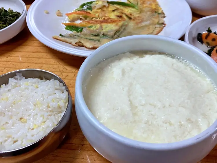 전참시 전지적참견시점 엄현경 송재희 파전에 도토리묵과 수육 보쌈을 곁들인 순두부 맛있는 식당 남양주 양평 손두부 맛집 소개