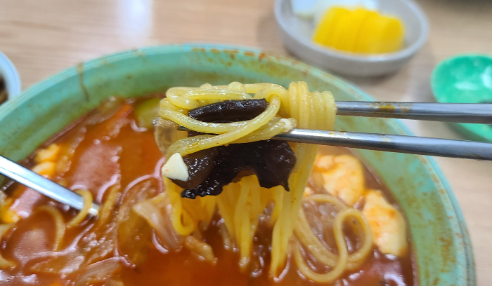 상대원맛집 산성궁 순두부짬뽕 내부 메뉴판 짜장면 제육덮밥