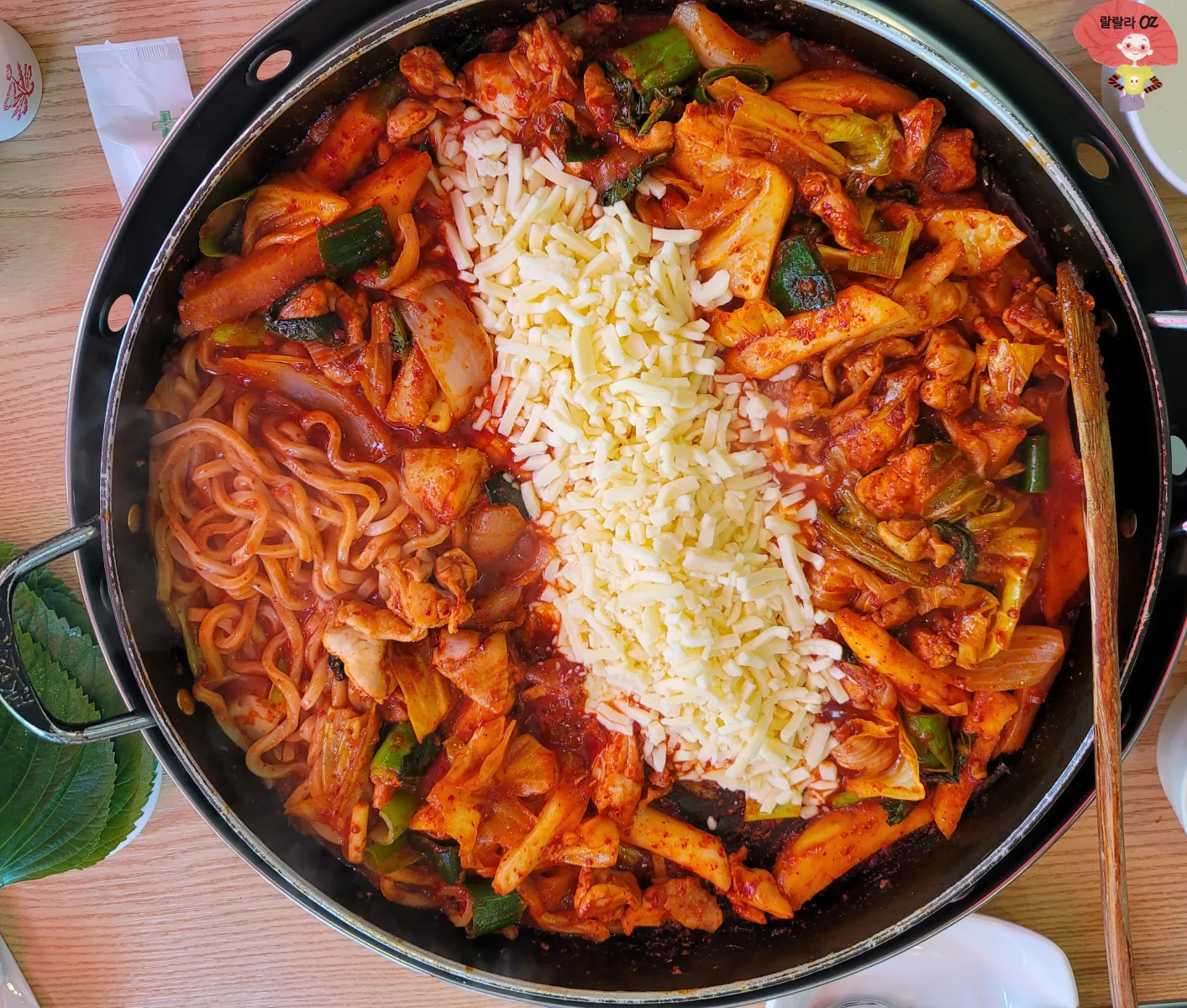 경기-남양주시-다산동-유정-춘천-닭갈비-2인분과-우동사리-모짜치즈핵폭탄-세트-세팅사진
