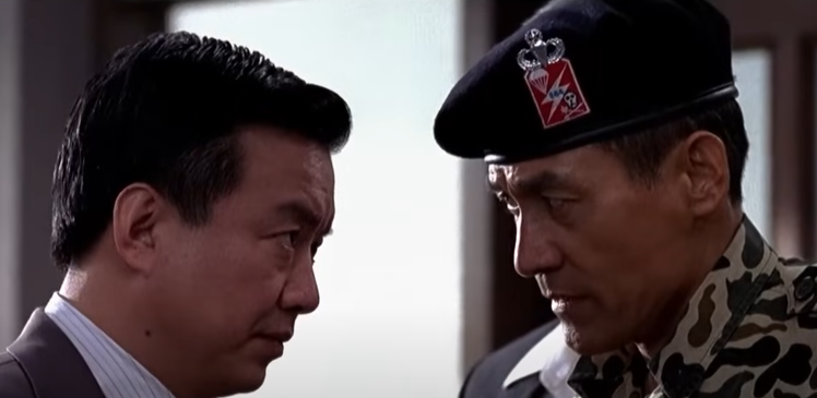 부대해체 명령을 듣고 분노하는 최준위