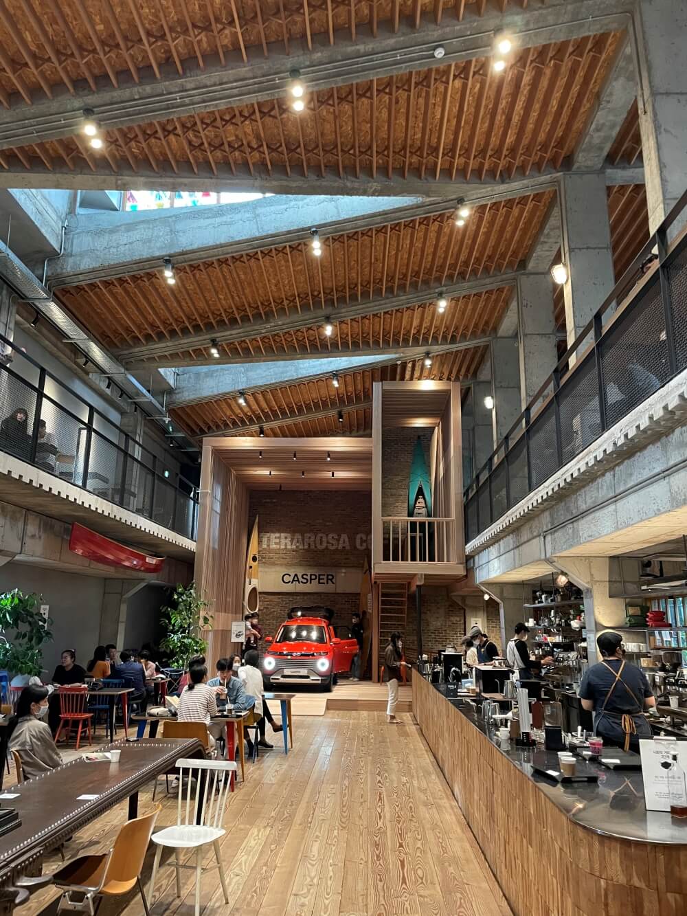 강릉-테라로사-커피공장-본점-현대-경차-캐스퍼-전시-모습