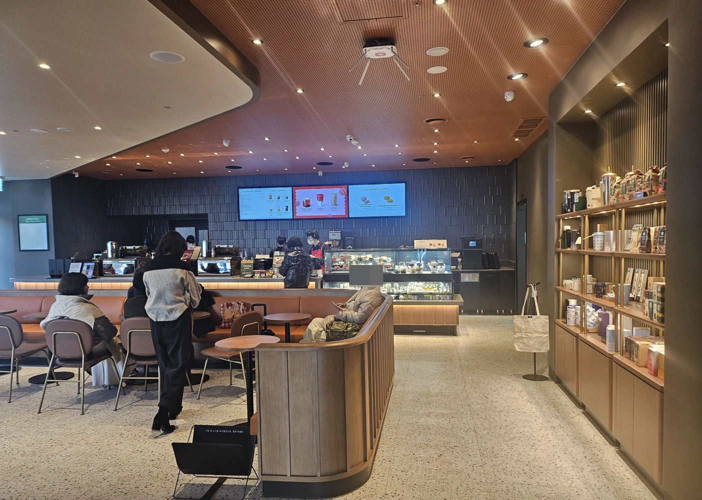스타벅스거제DT점-1층내부입고-메뉴판모습