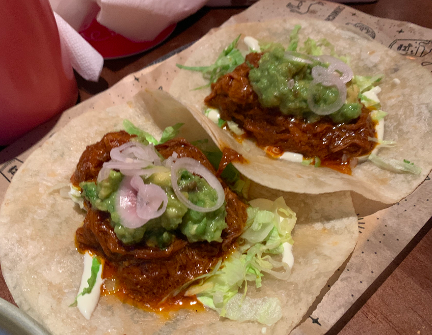 비프 퀘사딜라스 &amp; 비프 타코스