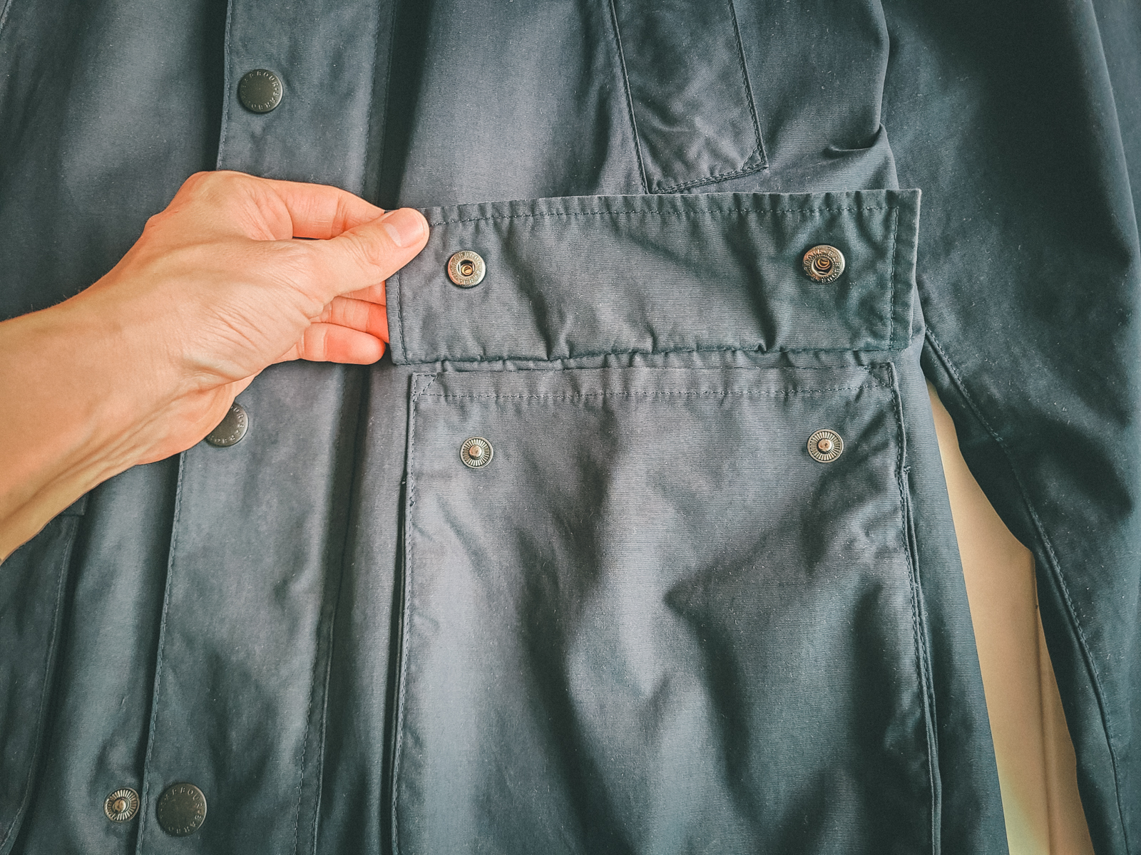 큼지막한 포켓 덮개