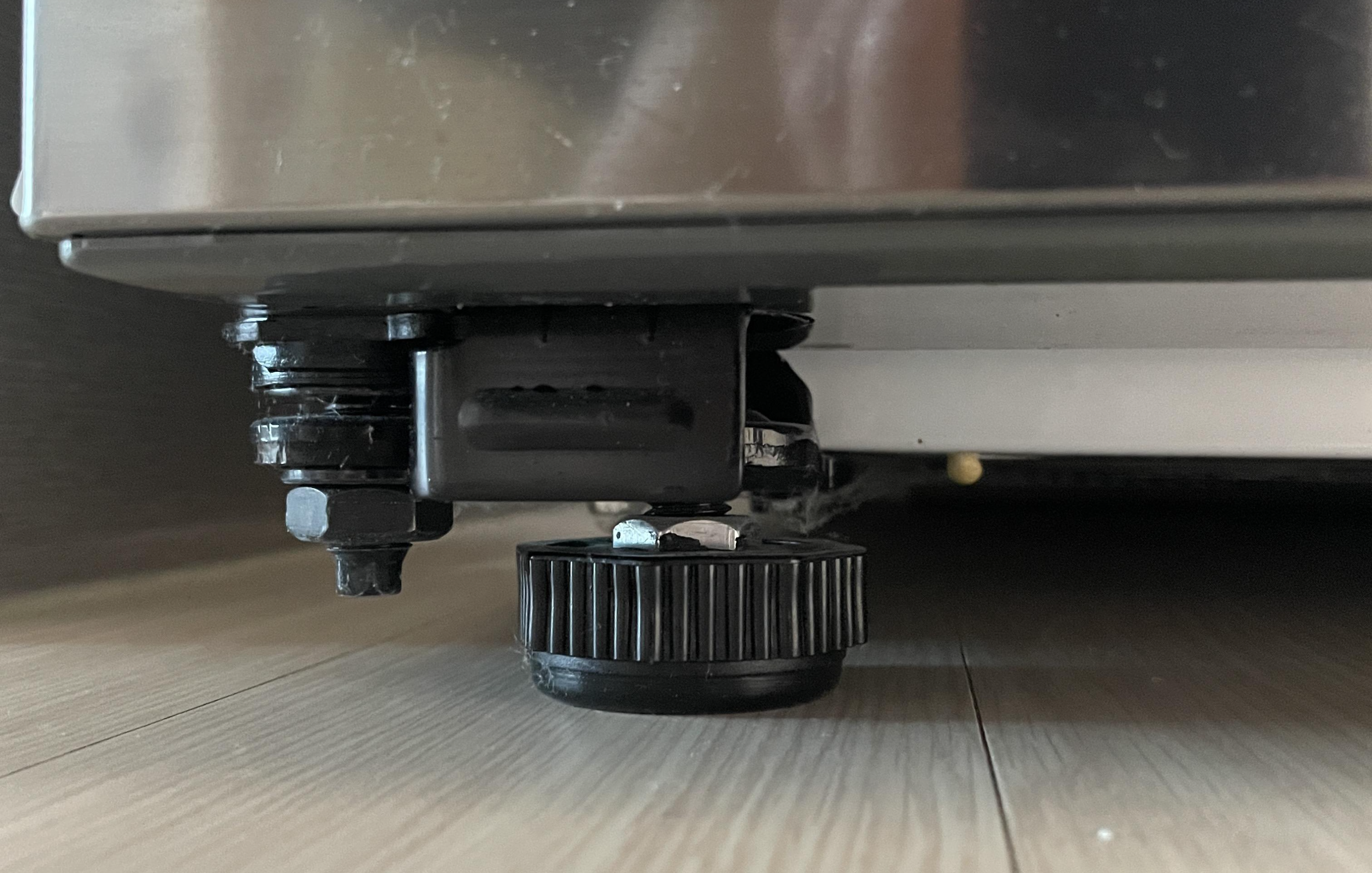 냉장고 고정 어져스트