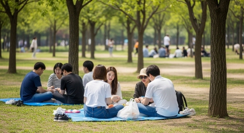 공원에서 돗자리를 펴고 앉은 피크닉 풍경