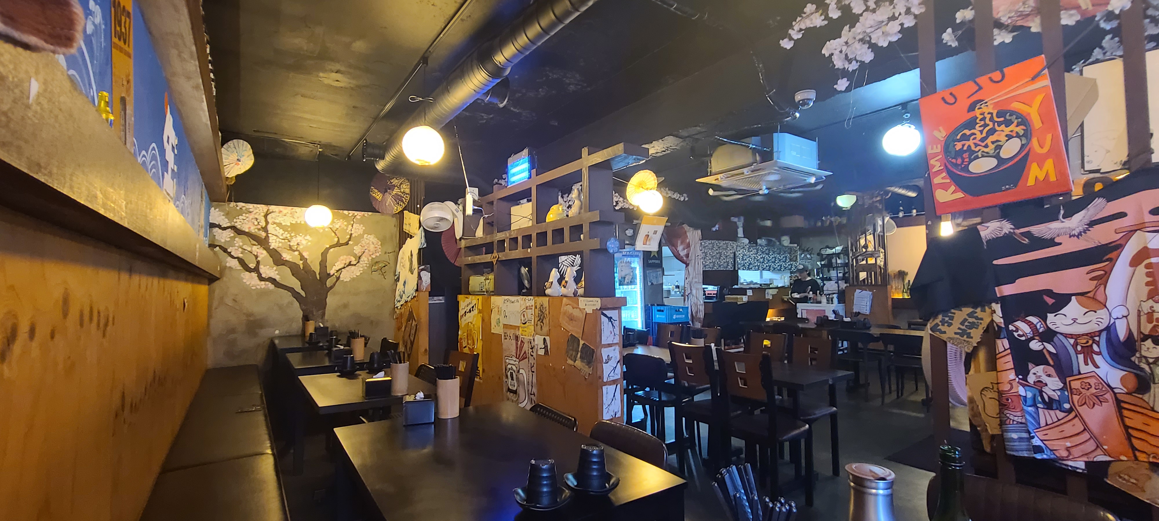 이자카야 일식요리 뜨락 상일동맛집 일식집 선술집 내부 고양이그림