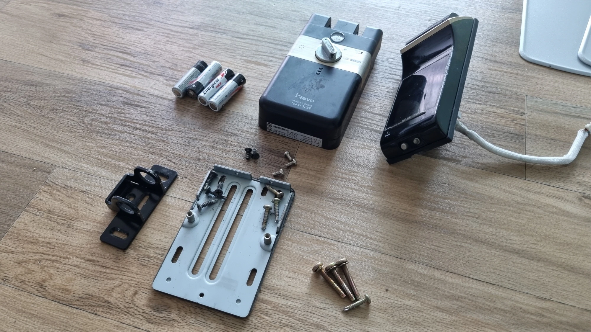 보조키 도어락 뗀 모습