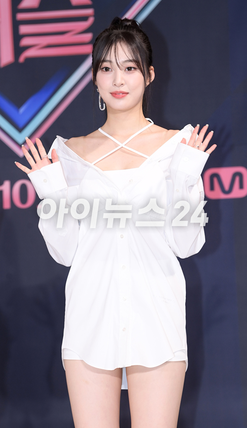 '반짝반짝' 위클리 조아가 13일 오후 서울 종로구 HW컨벤션에서 진행된 Mnet '퀸덤퍼즐' 제작발표회에 참석하고 있다. [사진=정소희 기자]